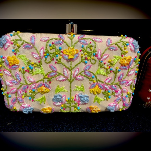 Handbags - Nice purse clutch with string also